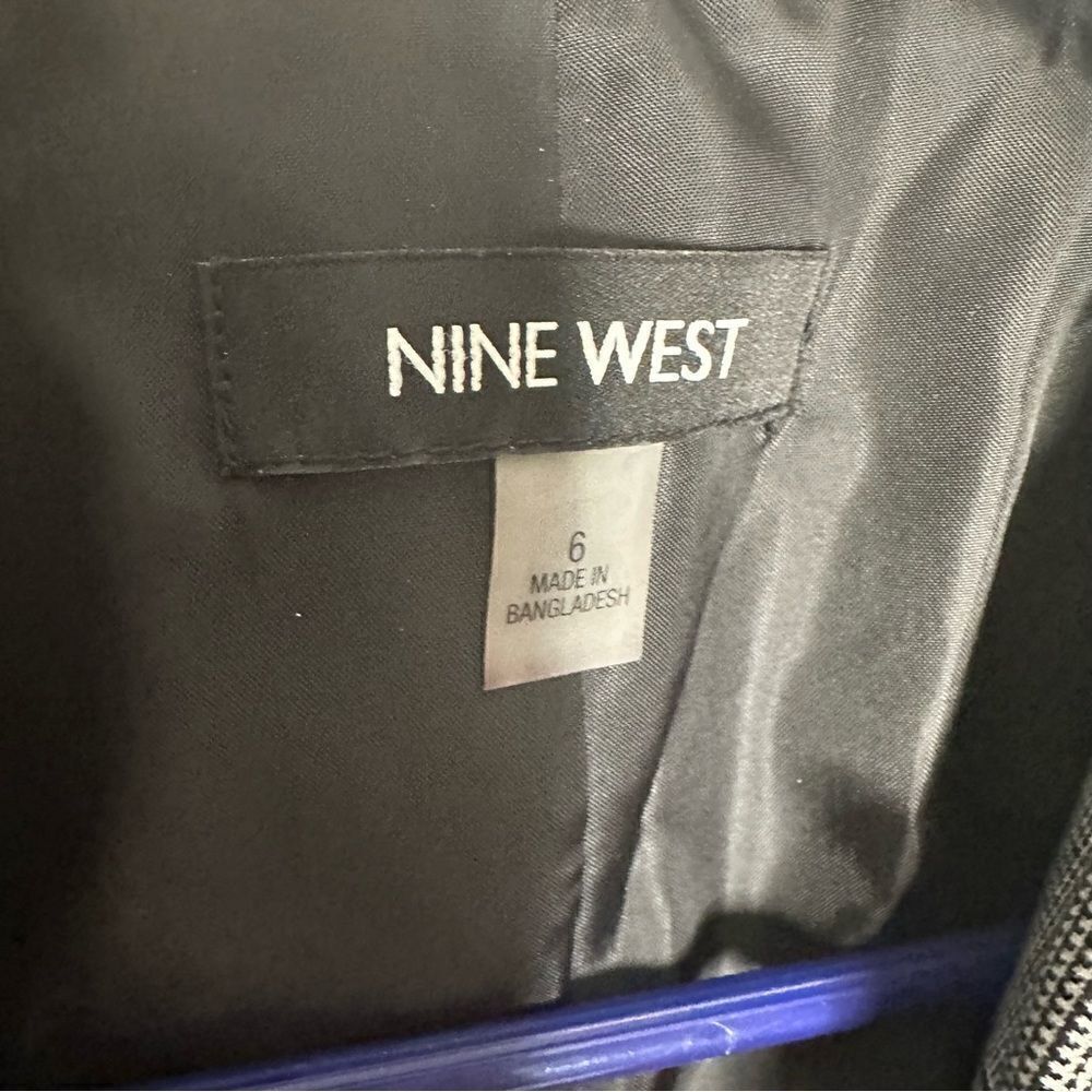 Nine West size 6 gray blazer - Picture 3 of 4